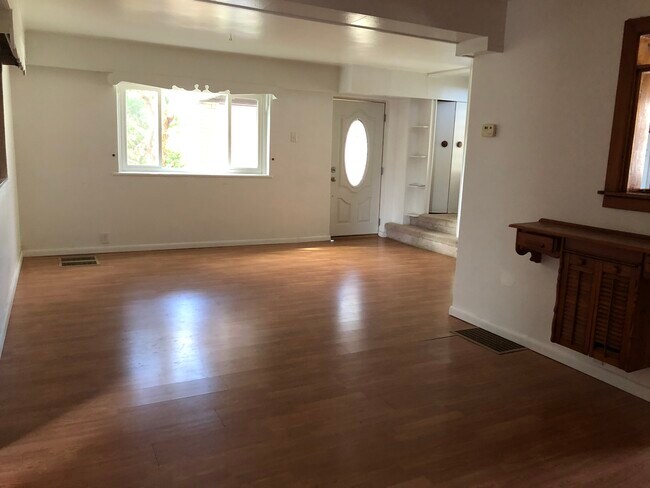 Living room - 2903 May Street Ext