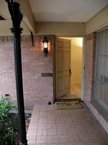 Building Photo - 9141 Villa Park Cir