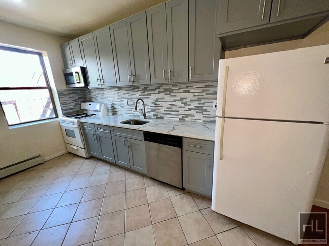 Foto del edificio - 5BR 1BA Historic Commerical Residential Zo...