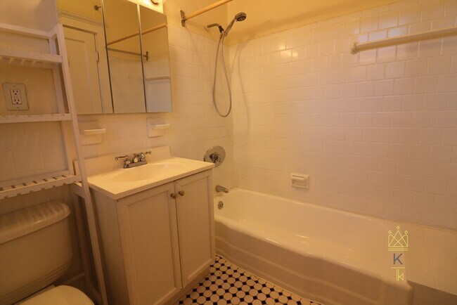 Building Photo - 1961 Commonwealth Ave