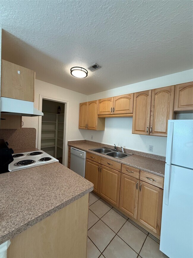 Foto del edificio - 827 Algoa-Friendswood Rd