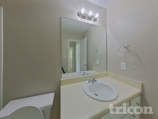 Foto del edificio - 208 Glenloch Ct