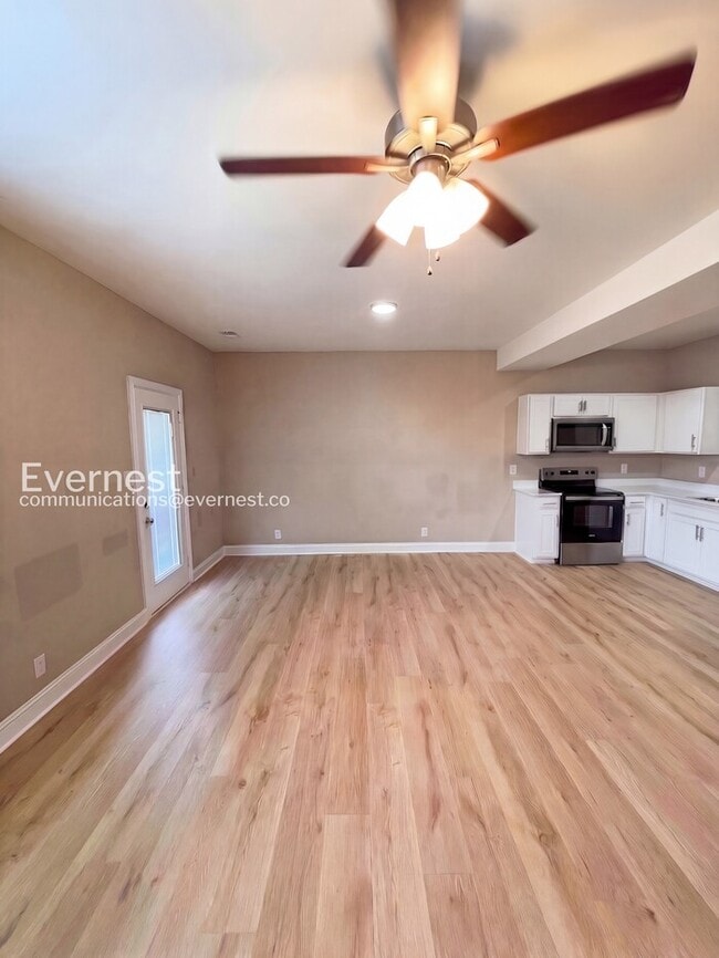 Building Photo - 3385 Polly Dr