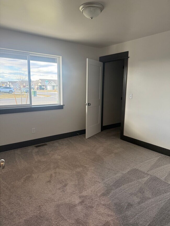 Building Photo - Brand New 3 Bed 2 Bath with double attached garage in Belgrade
