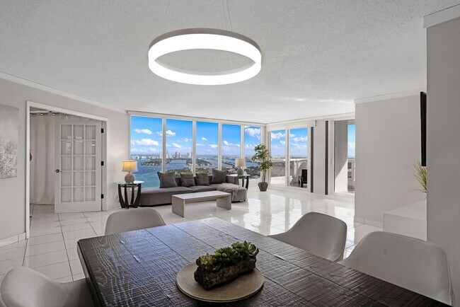 Foto del edificio - 1717 N Bayshore Dr