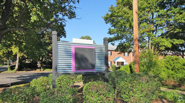 Building Photo - Heritage Pointe Apartments