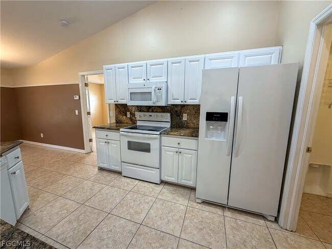 Foto del edificio - 906 SW 9th Ct