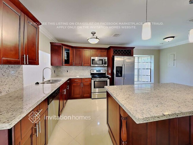 Foto del edificio - 562 SW 168th Way