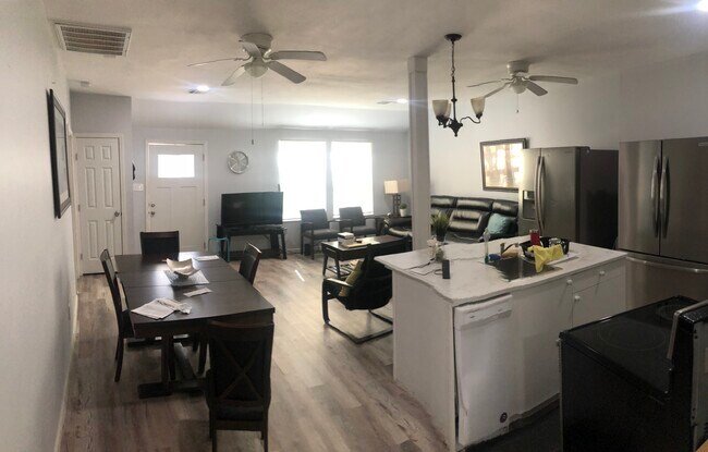 Foto del edificio - 208 E Magnolia St