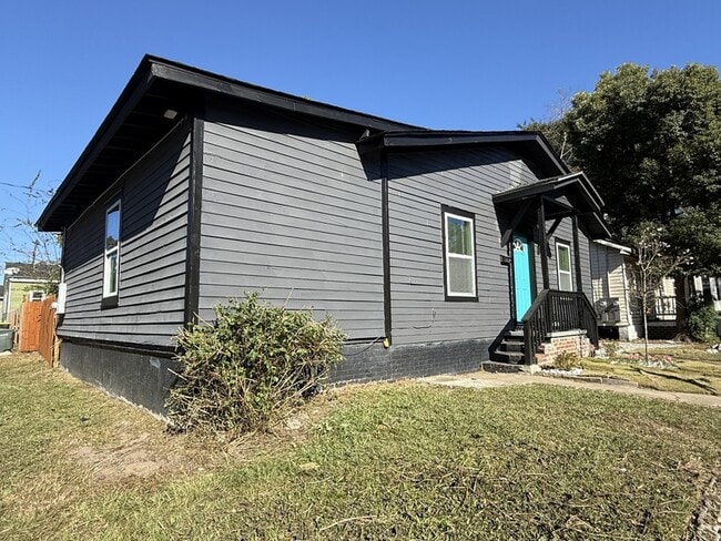 Foto del edificio - 728 W 39th St