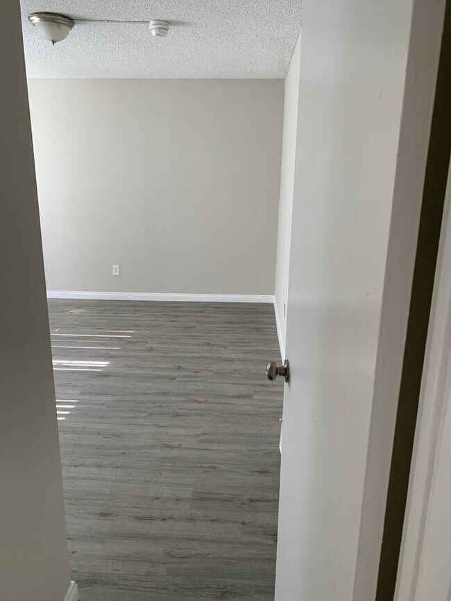 Building Photo - 12017 Albers St