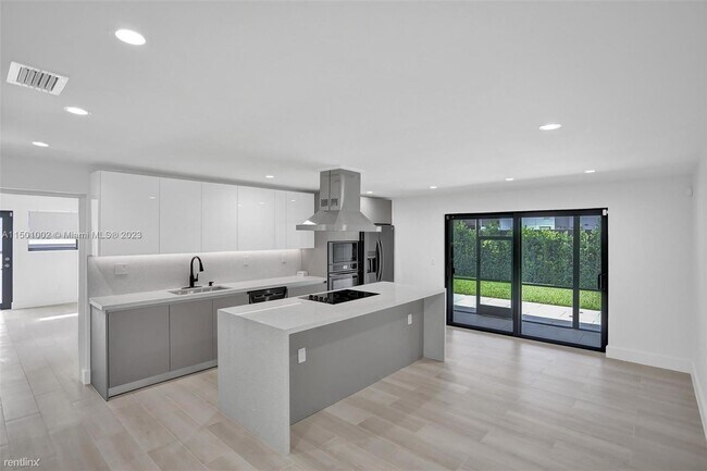 Foto del edificio - 3 br, 2 bath House - 3360 SW 7th St