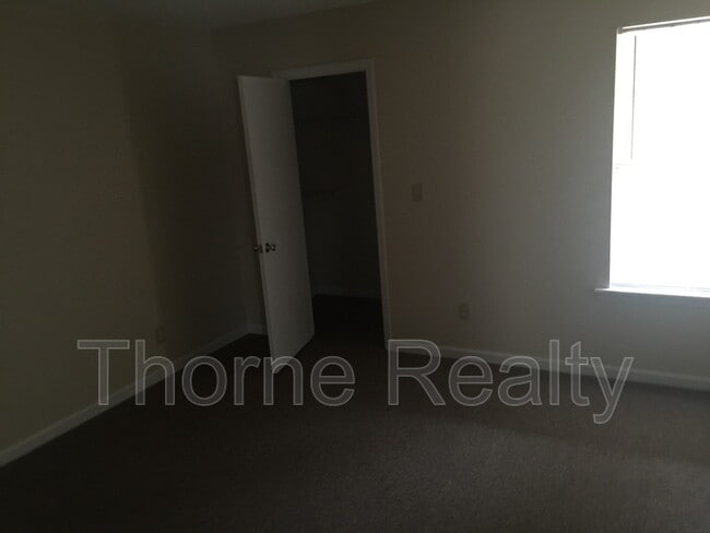 Building Photo - 2252 Sherwood Ave