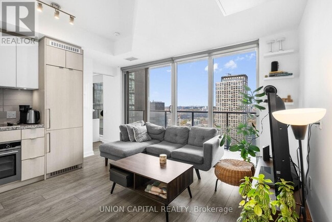 Building Photo - 115 Blue Jays Way