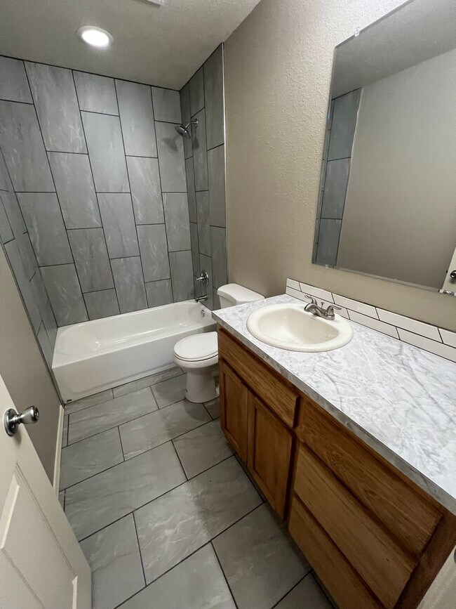 Foto del edificio - New Very Nice 2 Bed 1 Bath House with Car ...