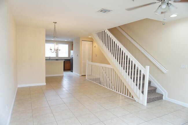 Building Photo - 883 Millbrae Ct