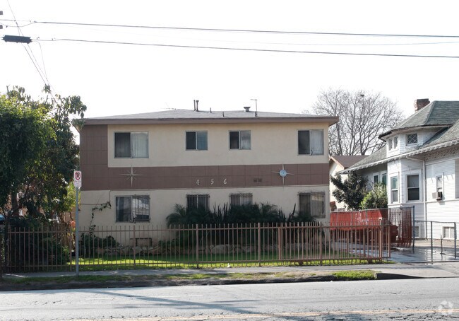 Foto del edificio - 456 E Adams Blvd