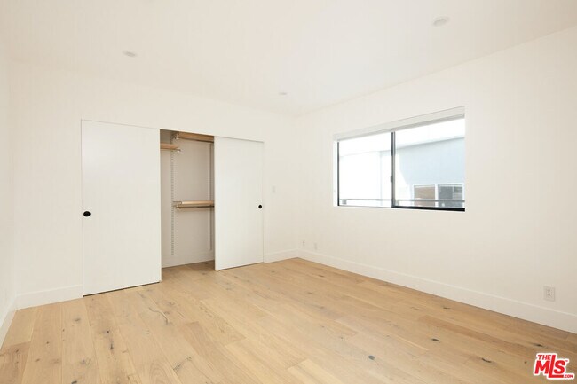 Foto del edificio - 2811 3rd St