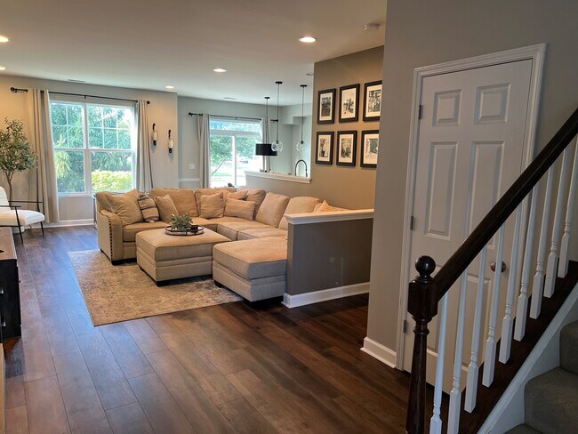 Foto del edificio - 365 Whitmore Cir