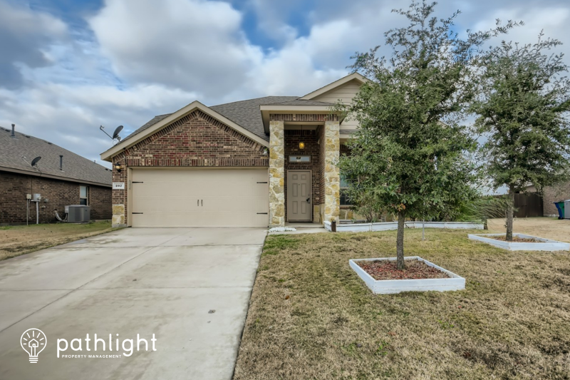 Foto principal - 207 Gallop Court, Waxahachie, TX, 75165