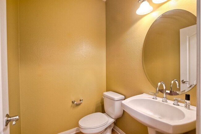 Building Photo - 10566 Hollingsworth Way
