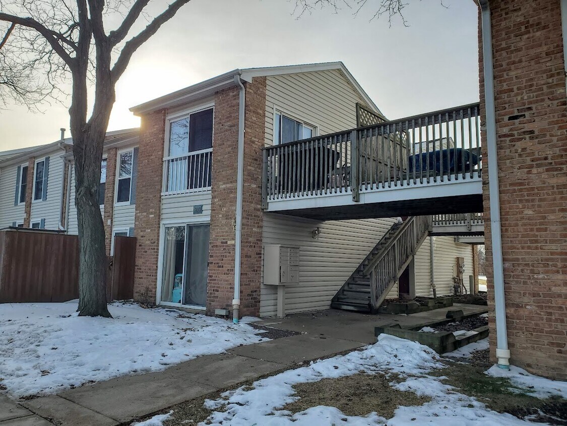 1890 Huntington Blvd Unit F, Hoffman Estates, IL 60169 Condo for Rent