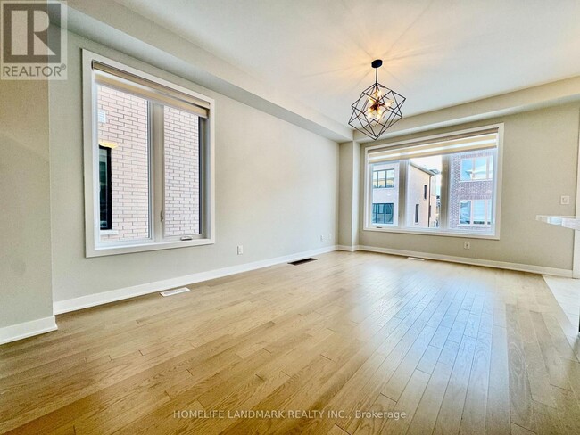 Photo du bâtiment - 12 Harvey Bunker Cres