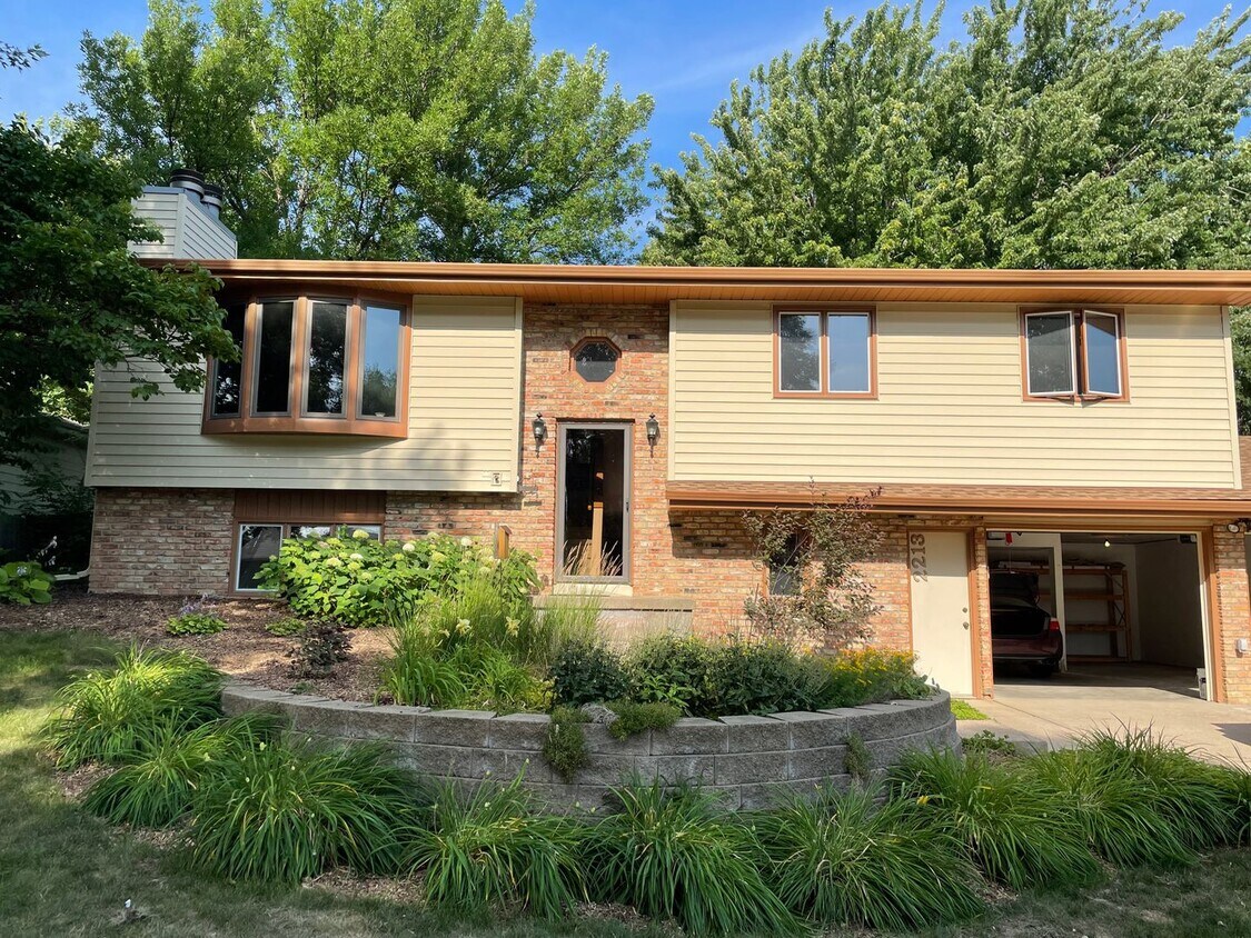 Foto principal - 2213 S Wellington Ave