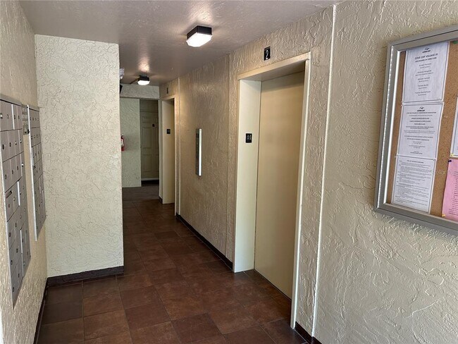 Foto del edificio - 800 Cove Cay Dr