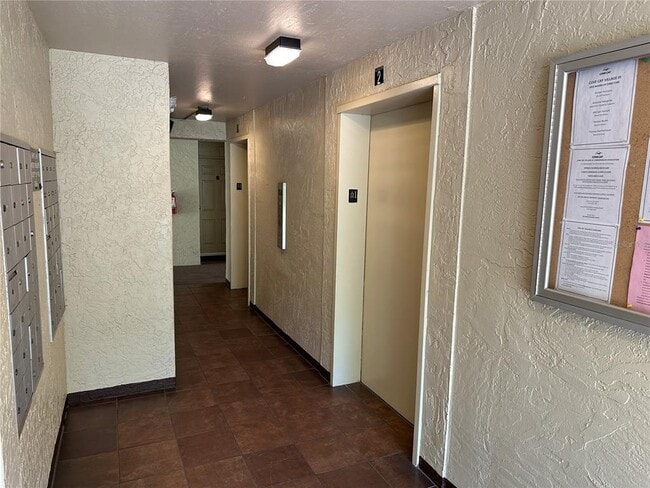 Building Photo - 800 Cove Cay Dr