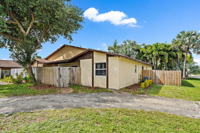 Building Photo - 8667 Uranus Terrace