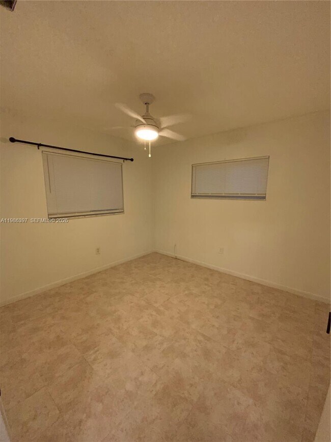 Foto del edificio - 11128 Median St