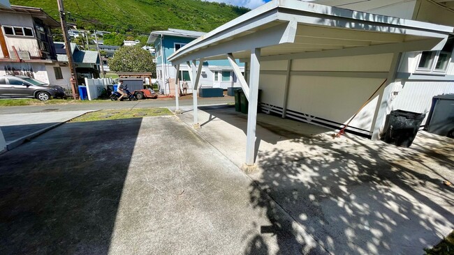 Building Photo - Charming Home in Manoa (3/1.5/2) Available...