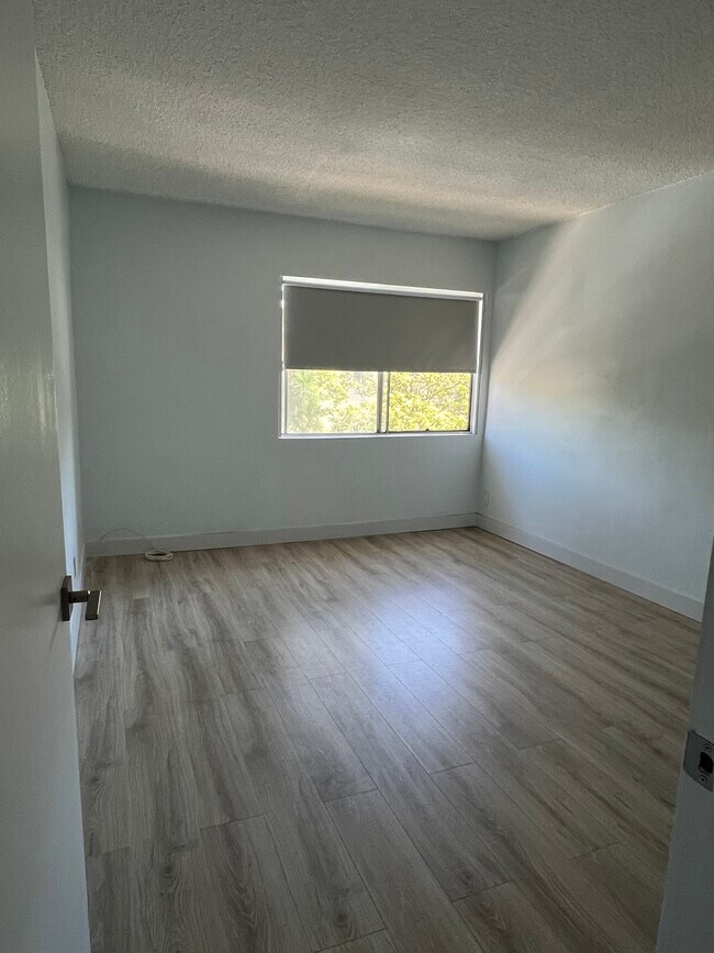 Foto del edificio - 1831 Prosser Ave