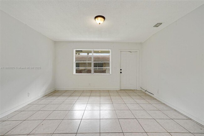 Foto del edificio - 849 SW 9th Ct