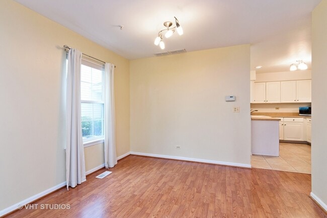 Building Photo - 1221 Orleans Dr