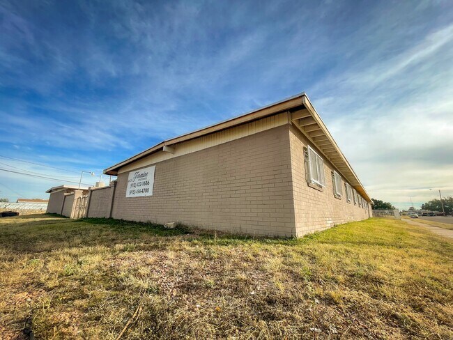 Foto del edificio - 4426 Moonlight Ave