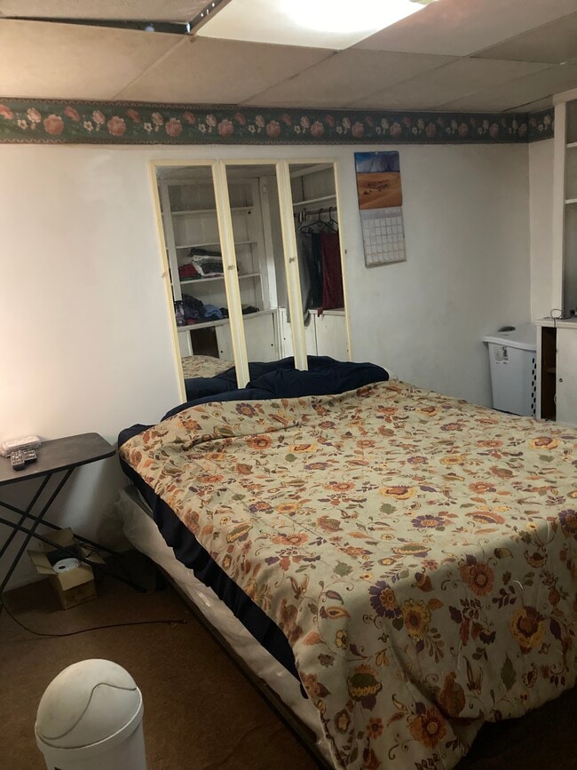 Bdrm fits twin to full bed - 764 Lenore Ln