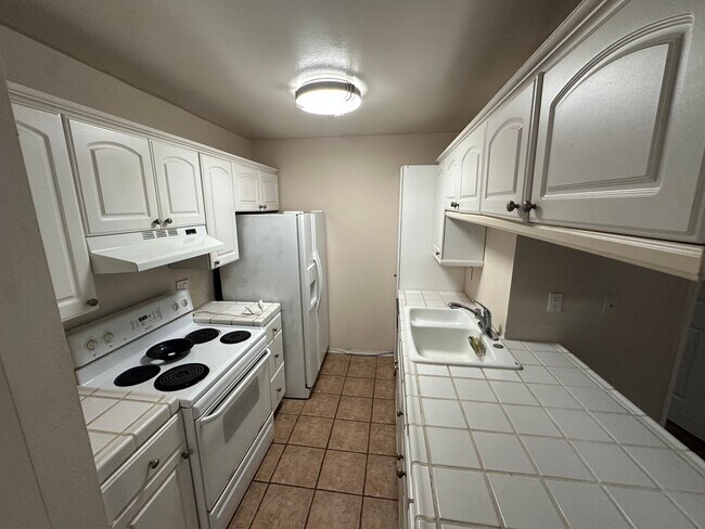 Foto del edificio - 2 Bed, 2 Bath Condo in Cross Creek Village...