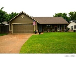 Building Photo - 9427 Magnolia Wood Dr