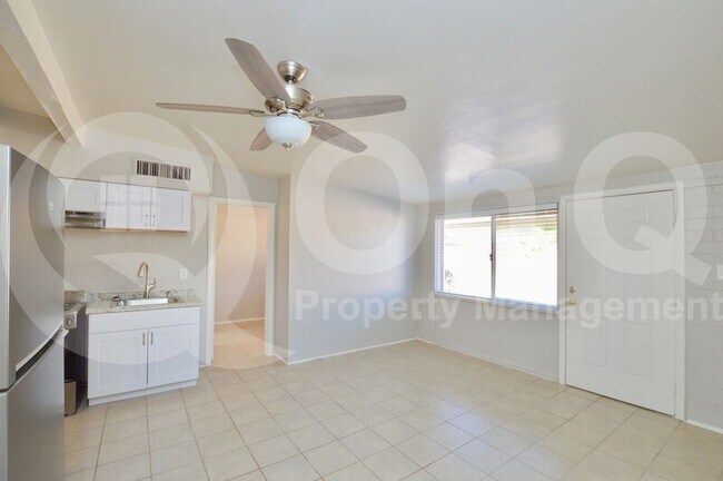 Building Photo - 3207 N 67th Pl