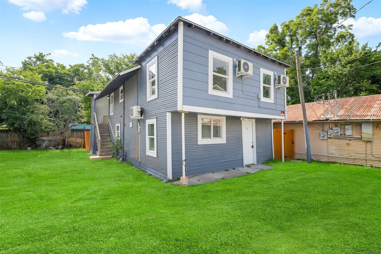 Foto principal - 3307 Broadway St