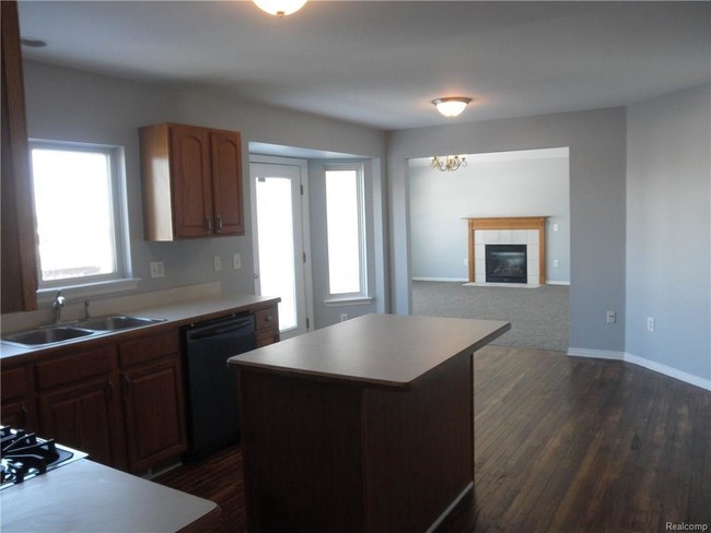 Building Photo - 530 Boulder Lake Dr