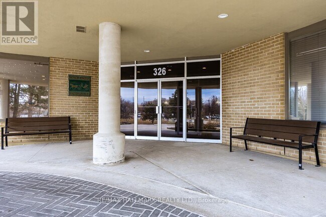 Photo du bâtiment - 326 Major Mackenzie Dr E