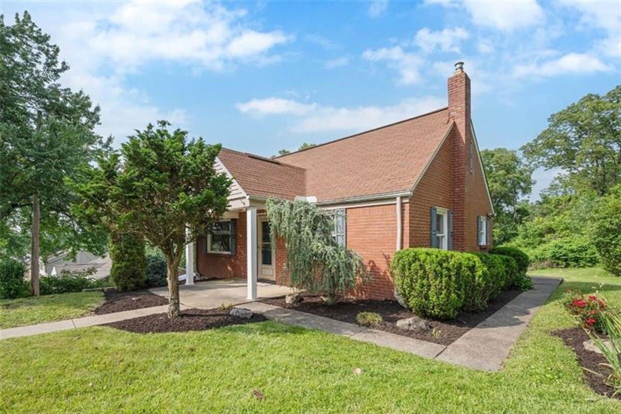 Primary Photo - Cozy Cape Cod Charm with a Big Backyard in...