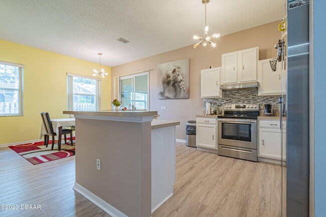 Foto del edificio - 4650 Spruce Creek Rd
