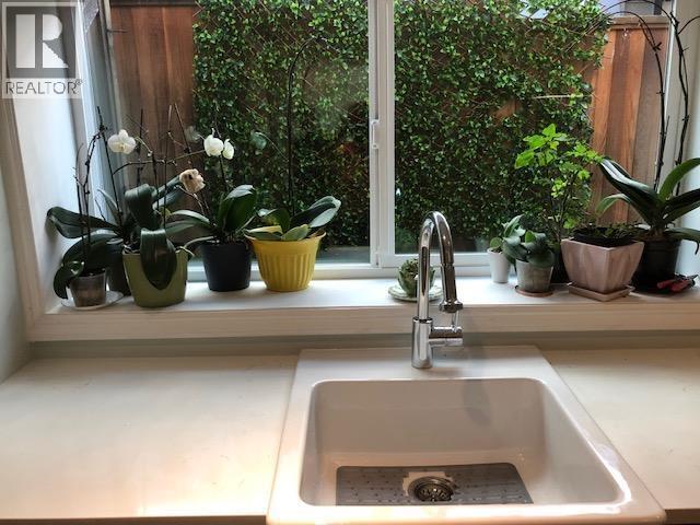 Photo du bâtiment - 329 W 23 St