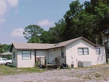 Building Photo - 2062 Pinehurst St