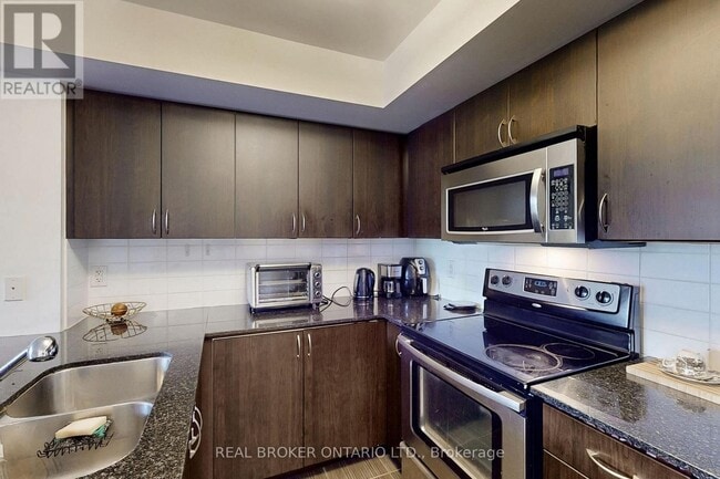 Building Photo - 1060-1060 Sheppard Ave W