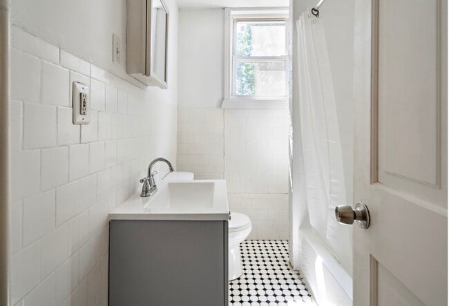 Building Photo - 16 Mayfair St